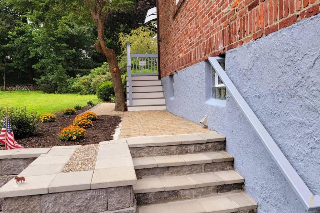 Unique & Peaceful Boston Home Exterior foto